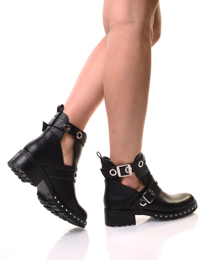 Bottines noires plates ajourées œillets
