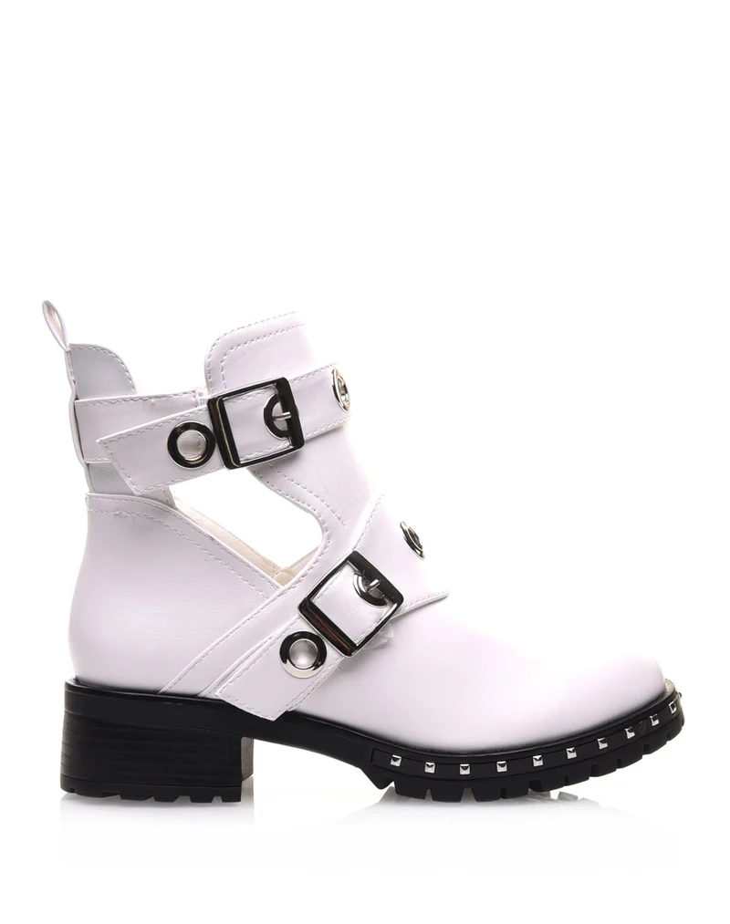 Bottines blanches plates ajourées œillets