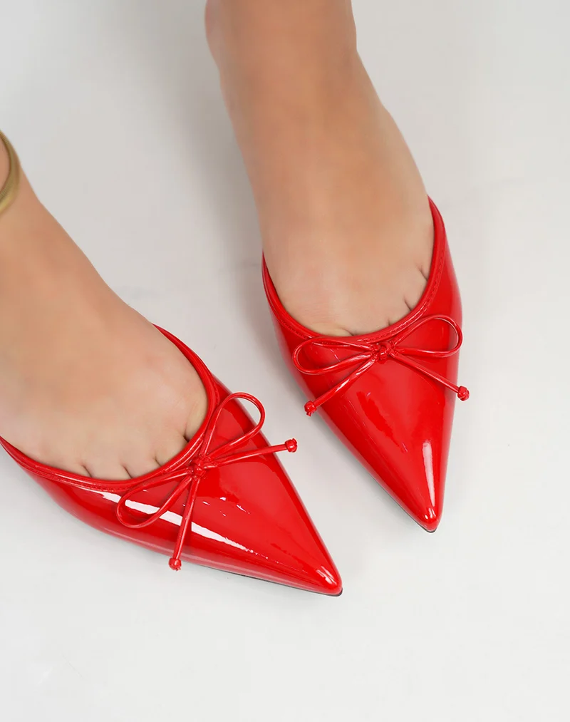 Escarpins mules femme rouges vernis élégants à petit talon et bout pointu avec nœud