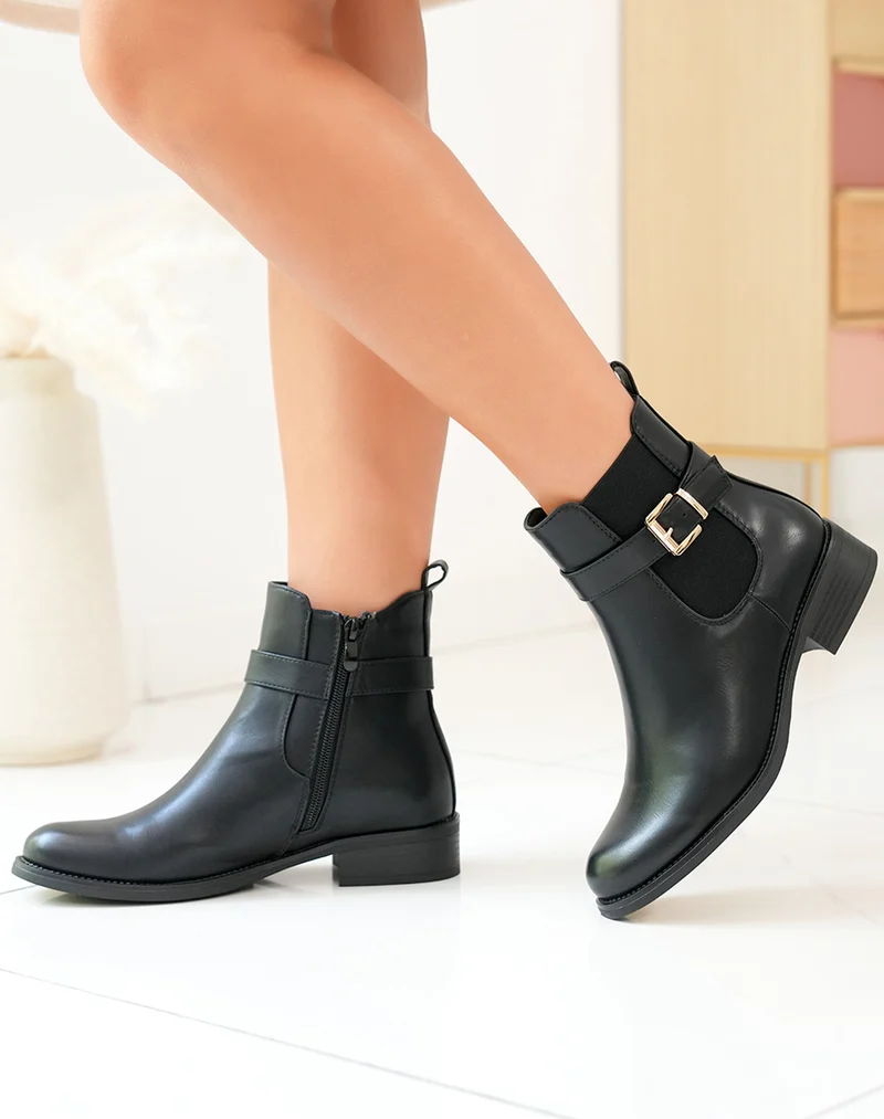 BOTTINES NOIRES STYLE CHELSEA AVEC LANIÈRE DORÉE