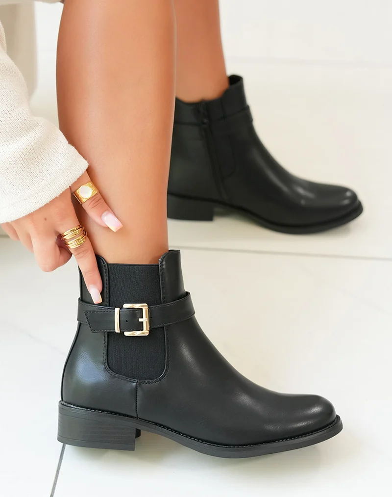 BOTTINES NOIRES STYLE CHELSEA AVEC LANIÈRE DORÉE
