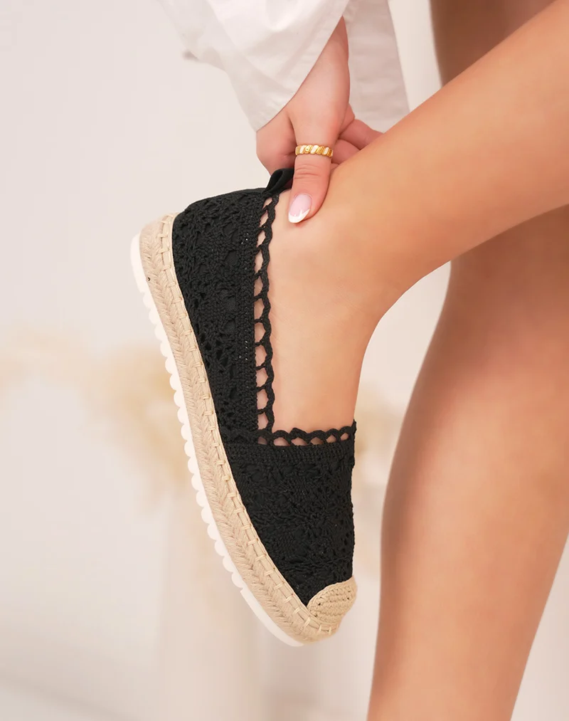Espadrilles femme noires élégantes en dentelle avec semelle en jute tressée