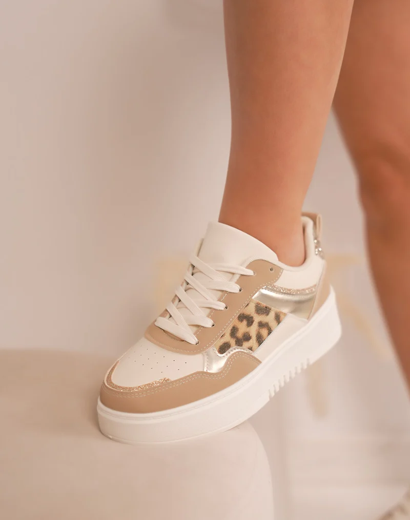 Baskets femme beiges et taupe tendance avec détails dorés, paillettes et imprimé léopard