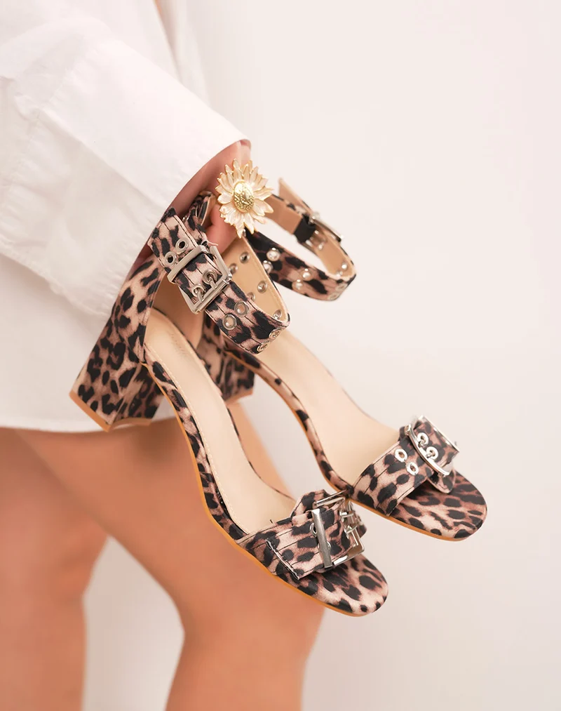 Sandales femme léopard à talon carré tendance avec brides cloutées