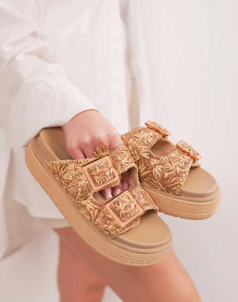 Mules femme camel tendance à grosse plate-forme et boucles carrées