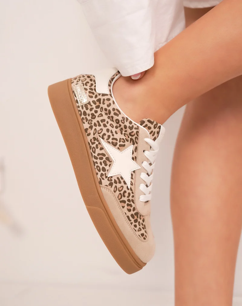 Baskets femme léopard en suédine beige tendance avec étoile blanche