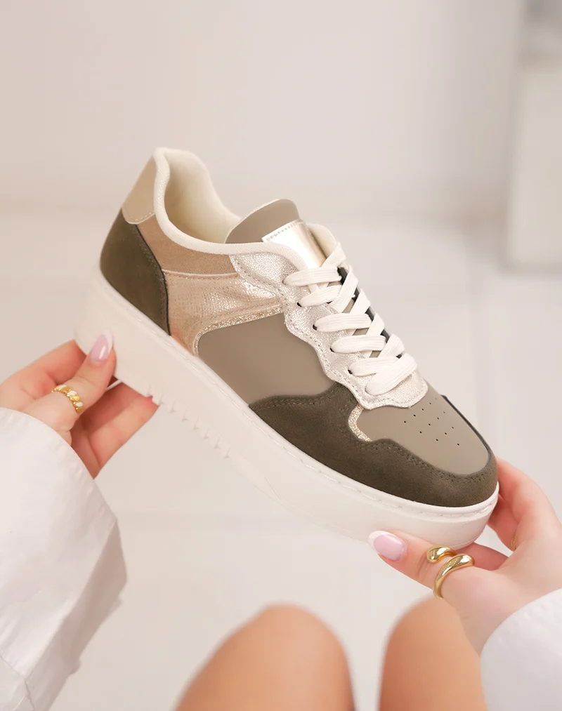 Baskets femme kaki à détail doré métallisé et semelle blanche épaisse