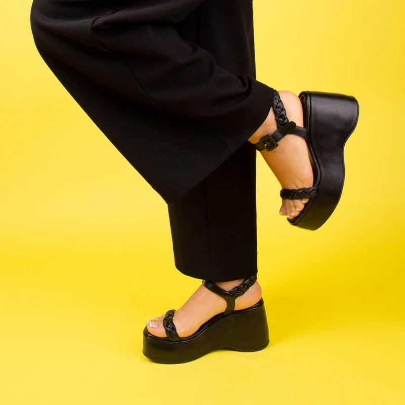 Artemisa Black Leather