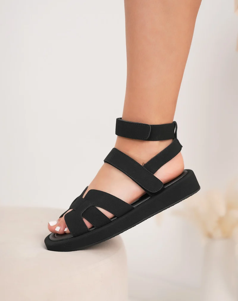 Mules femme noires en suédine avec brides croisées et lanière cheville