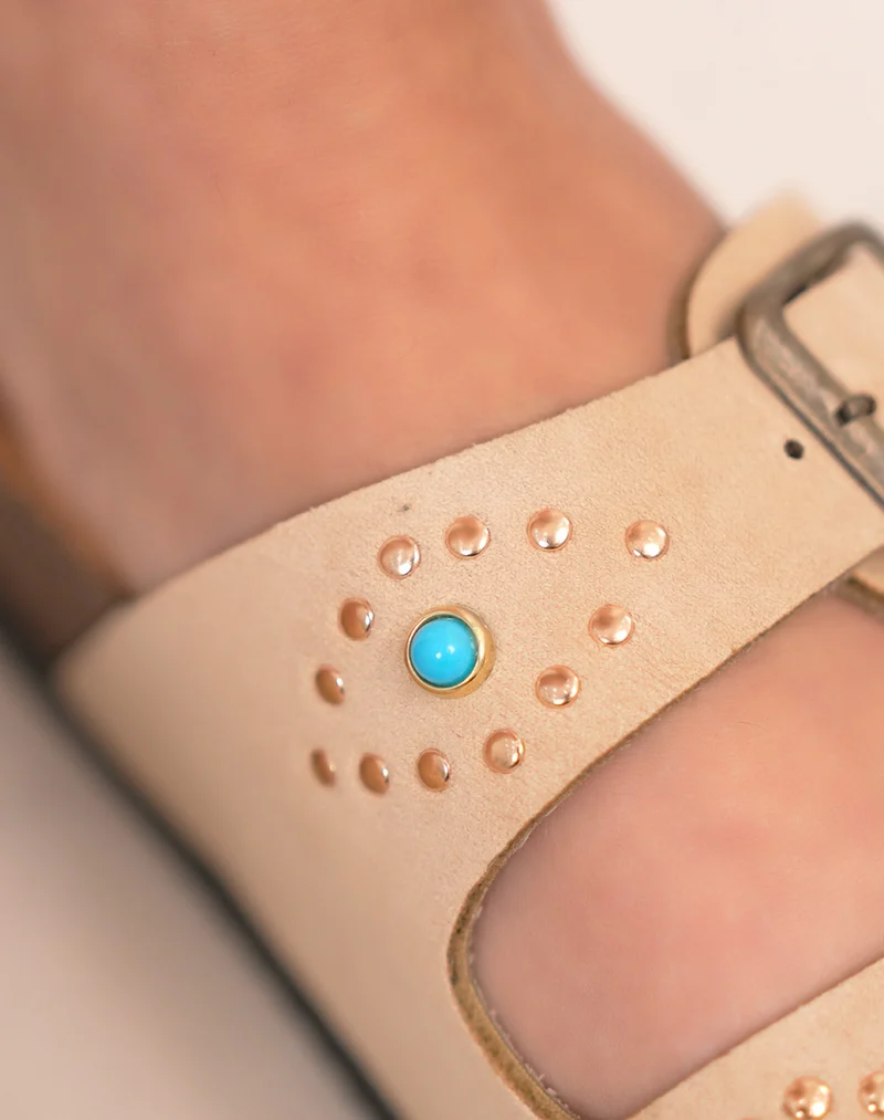 Mules femme beige confort avec brides à bijoux œil doré et bleu