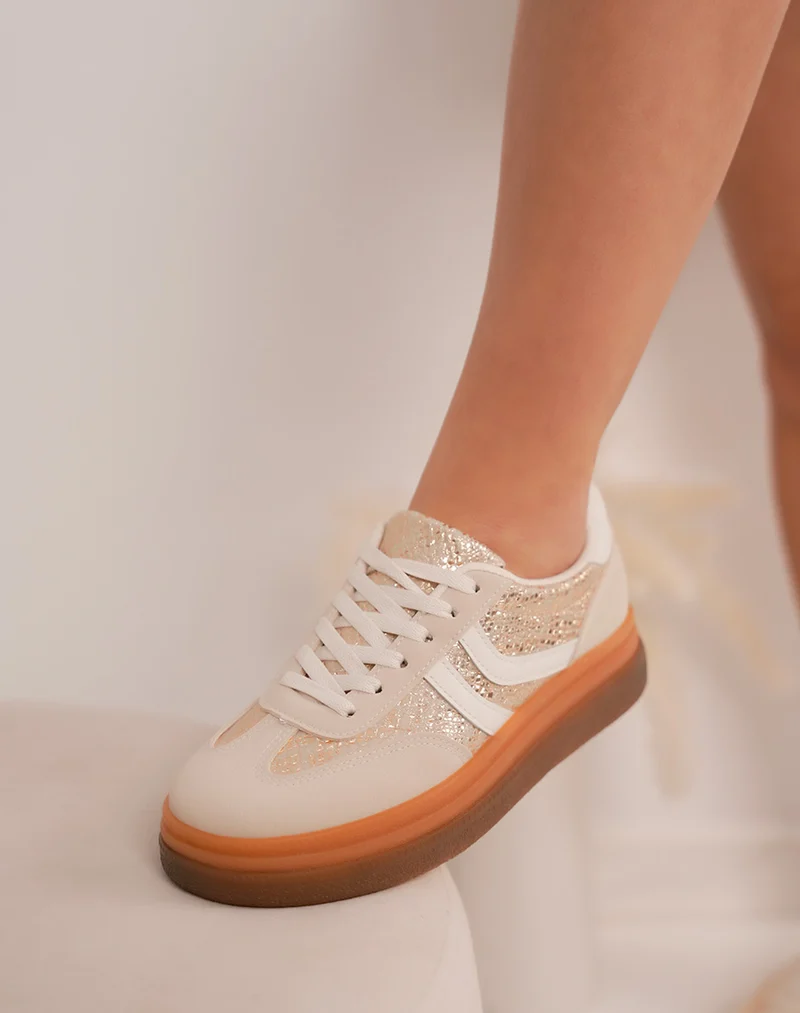 Baskets femme beige en suédine avec effet croco métallisé et semelle plateforme marron