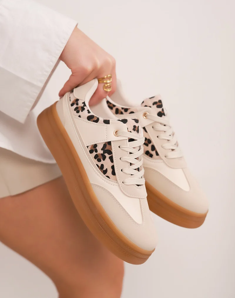Basket femme beige à empiècements léopard et semelle épaisse marron