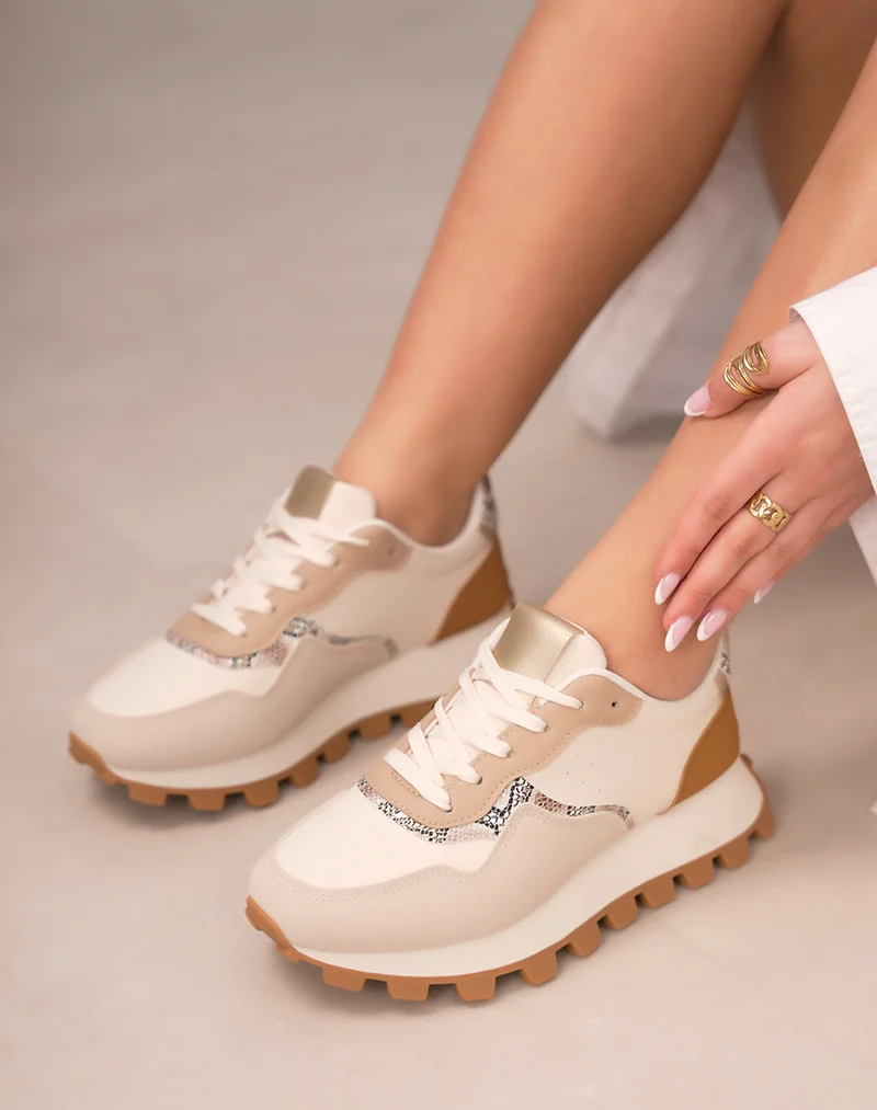 Baskets femme beige tendance à semelle crantée et détails croco effet python
