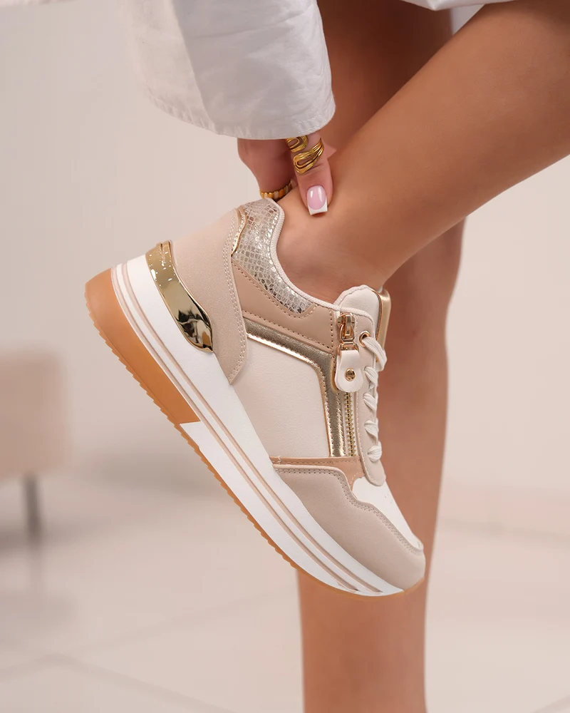 Basket femme beige tendance avec détails dorés et effet serpent