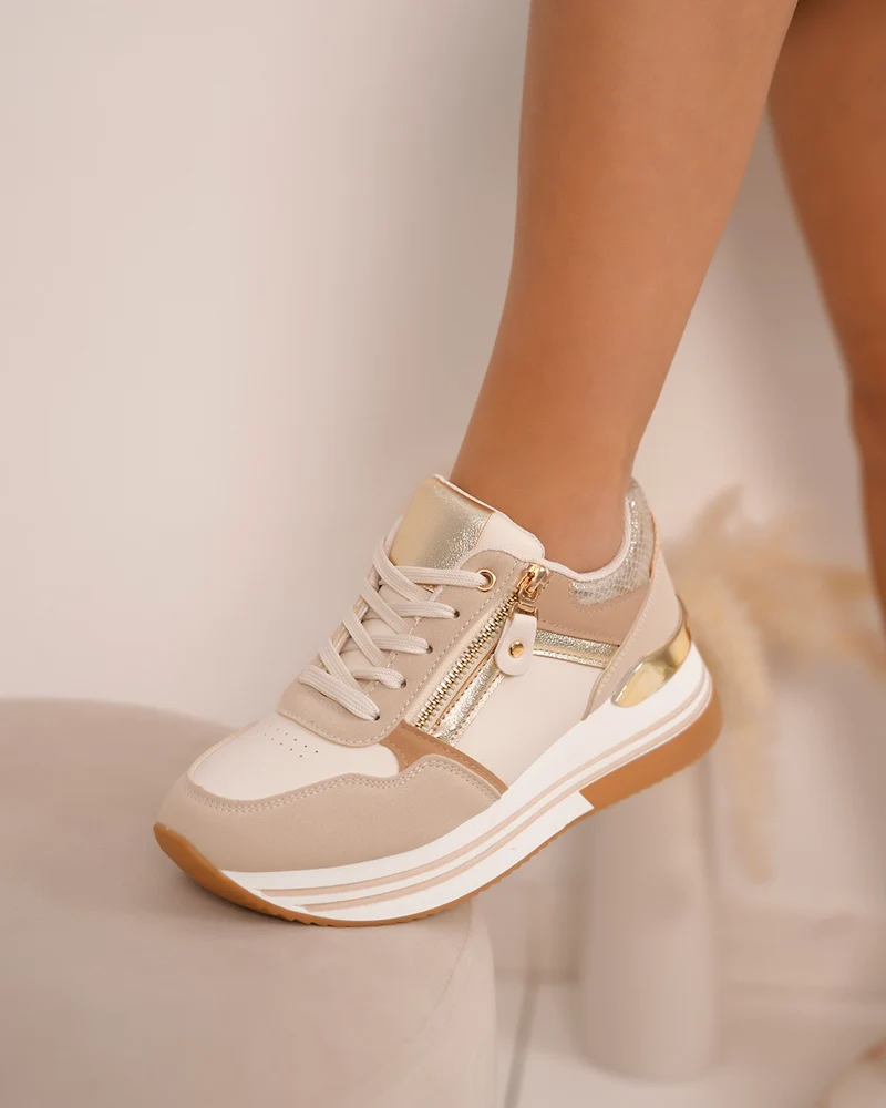 Basket femme beige tendance avec détails dorés et effet serpent