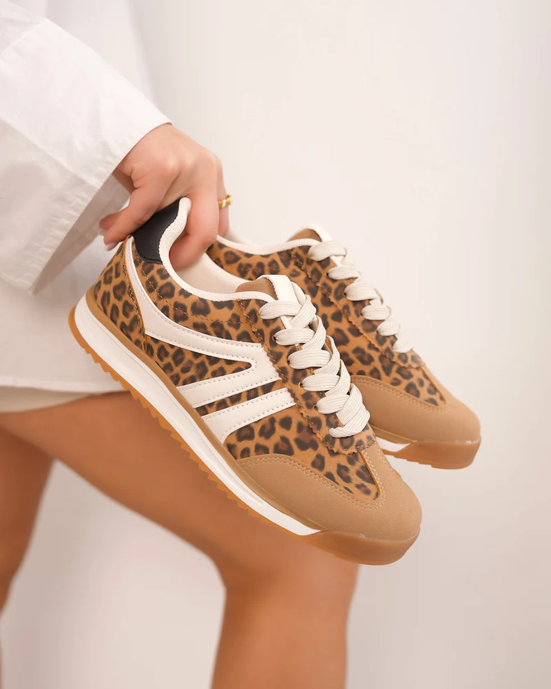 Basket femme marron à imprimé léopard et bandes blanches
