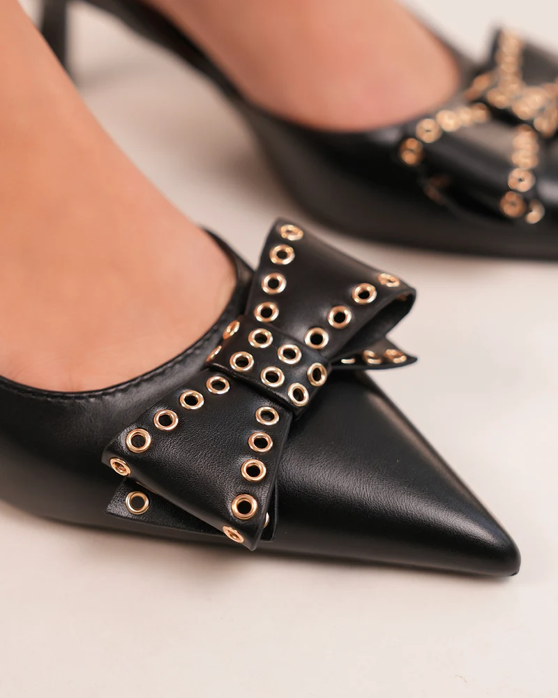 Escarpins femme noirs à bout pointu avec nœud et détails dorés