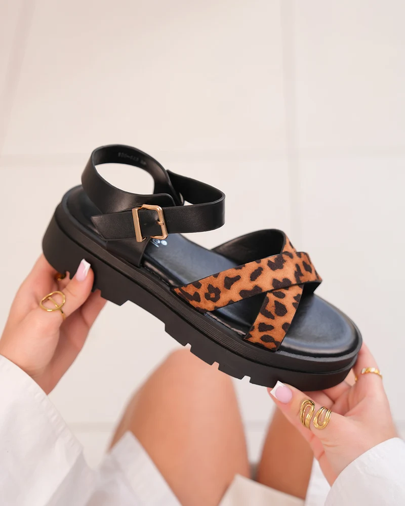 Sandales femme noires et léopard avec semelle crantée