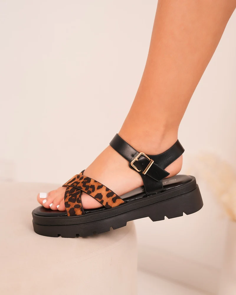 Sandales femme noires et léopard avec semelle crantée