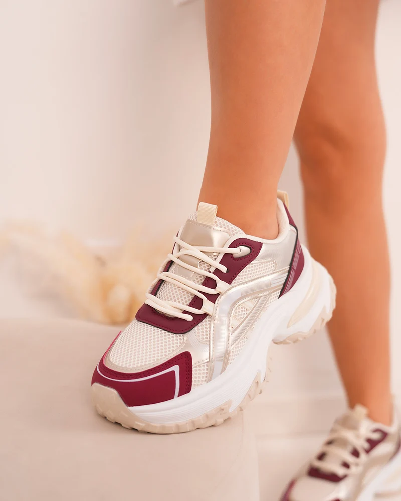 Basket blanche et bordeaux femme avec détails dorés et semelle épaisse
