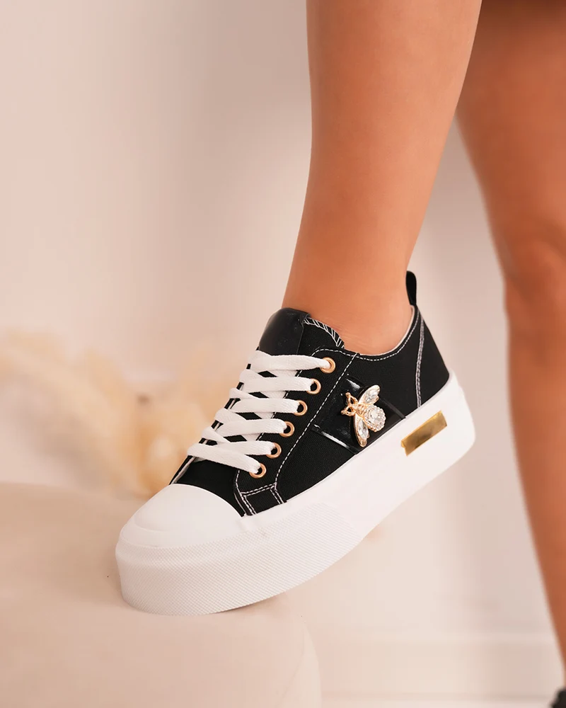 Basket noire femme avec bijoux libellule et semelle blanche épaisse