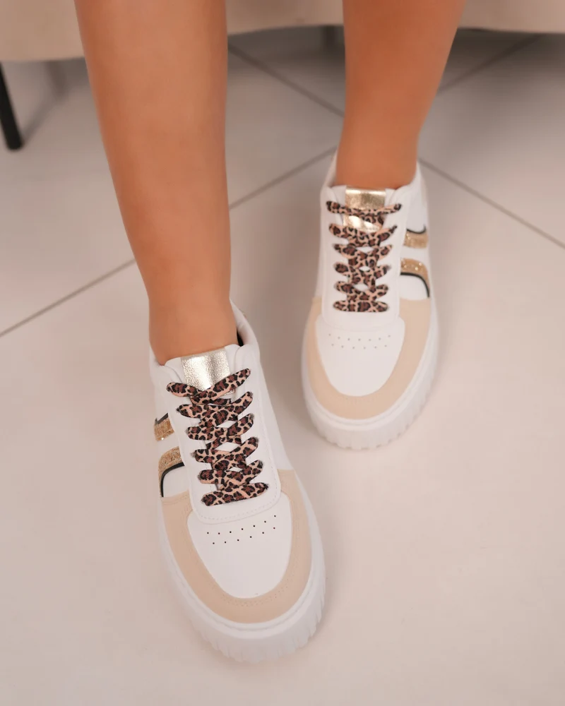 Basket femme blanche avec rayures dorées, lacets léopard et semelle épaisse