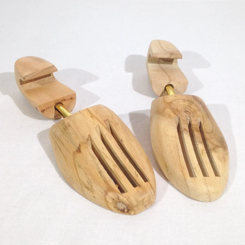 Embauchoirs en bois naturel