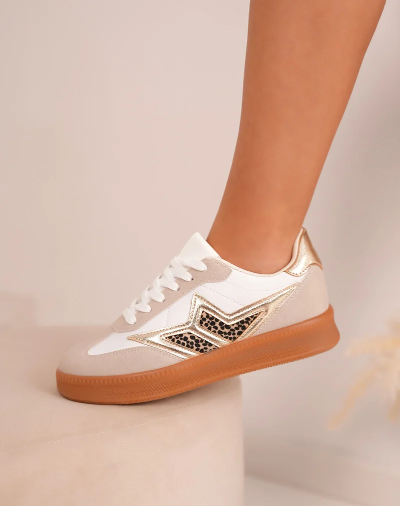 Baskets femme en suédine beige avec détails dorés et effet animal