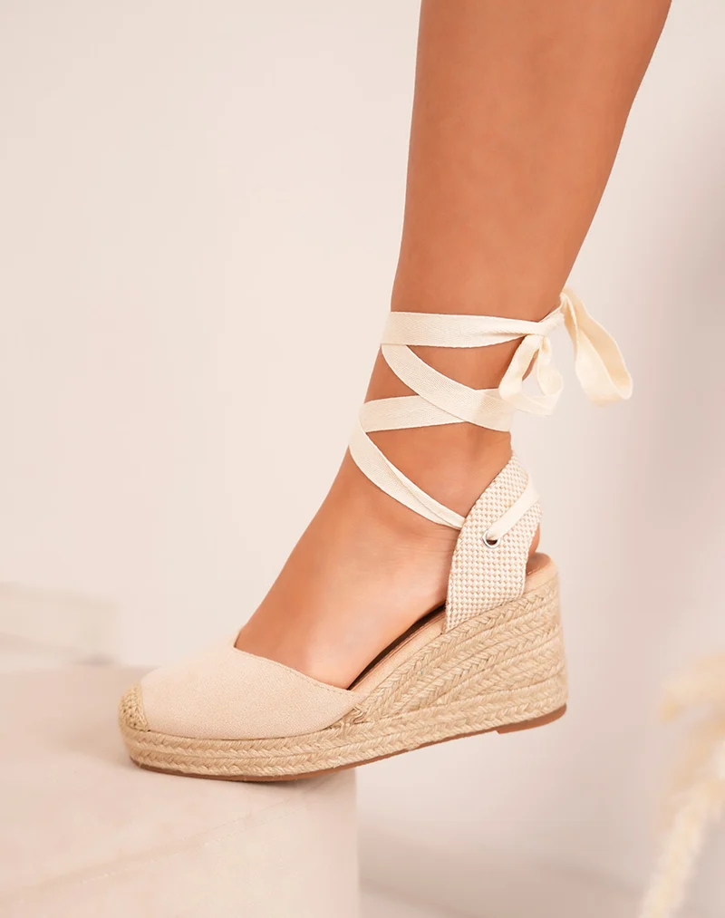 Sandales FINDLAY femme en suédine beige à bout rond tissé avec talon compensé et liens à nouer