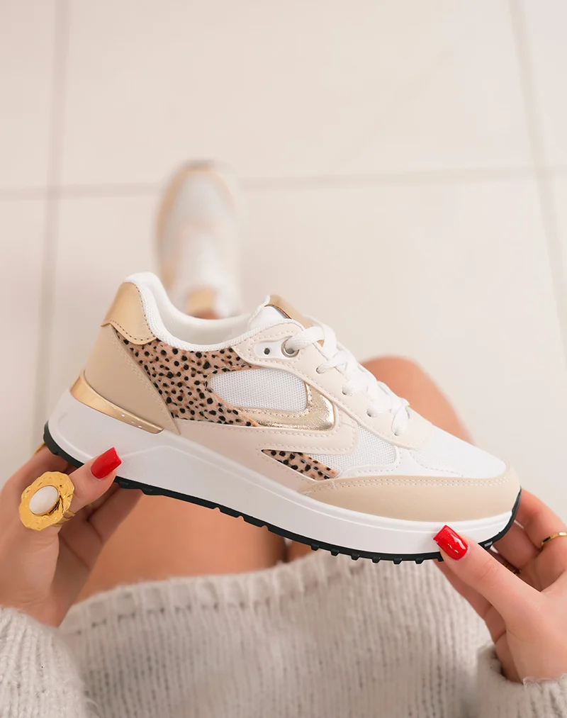 Baskets femme beiges tendance avec touches dorées et semelle crantée noire