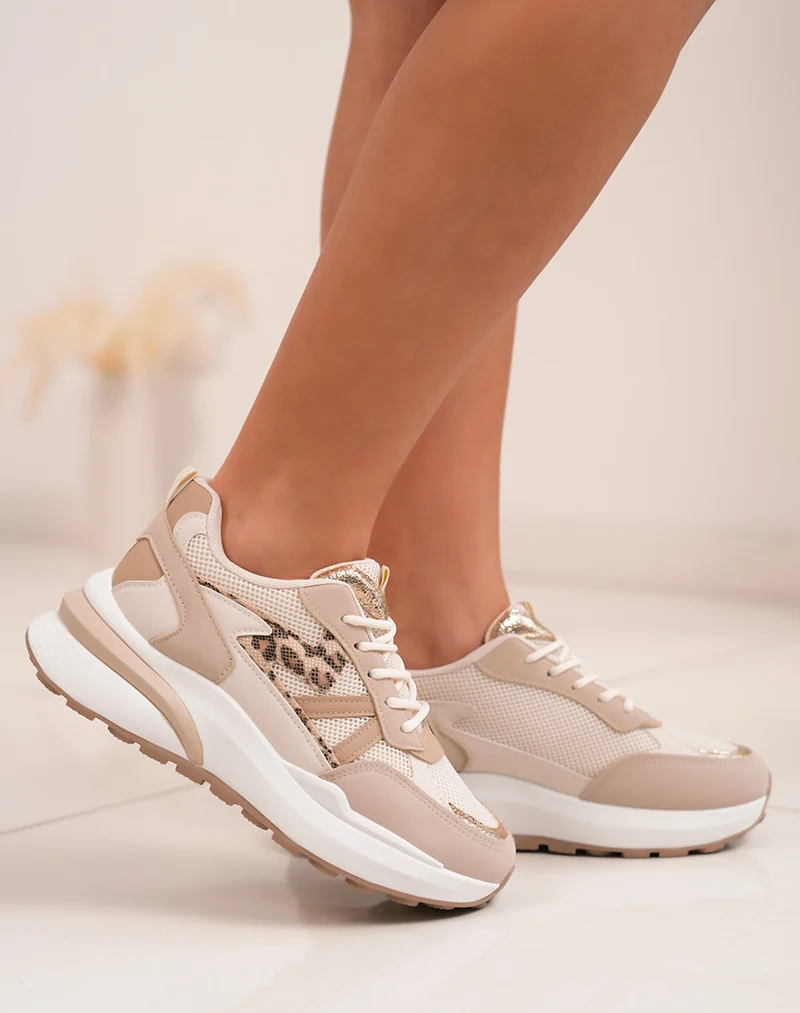 Baskets femme beiges tendance avec touches dorées et semelle crantée