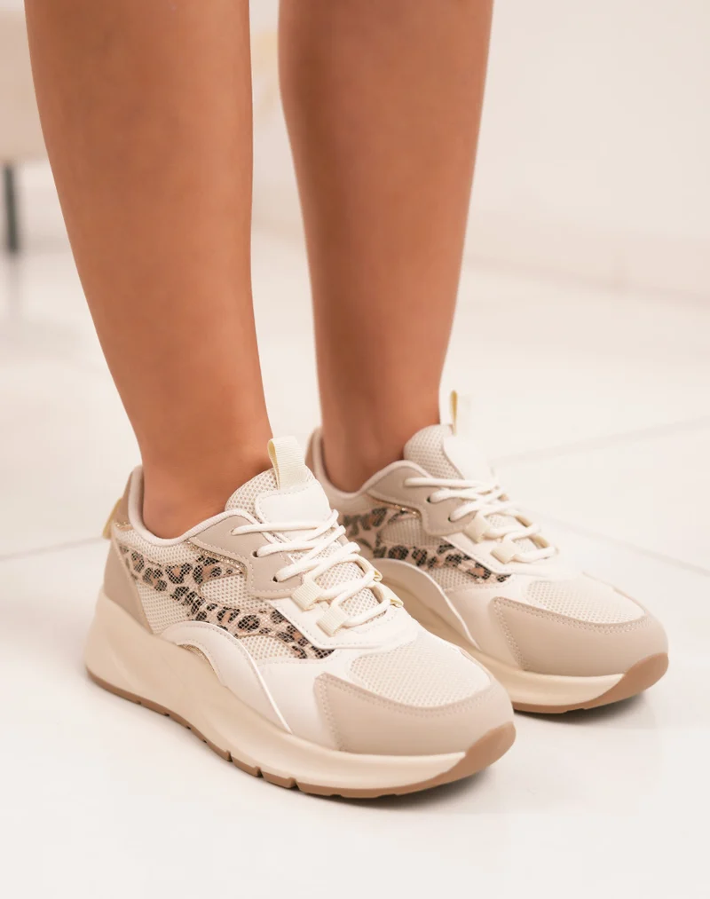 Baskets femme beige tendance avec imprimé léopard et détails dorés