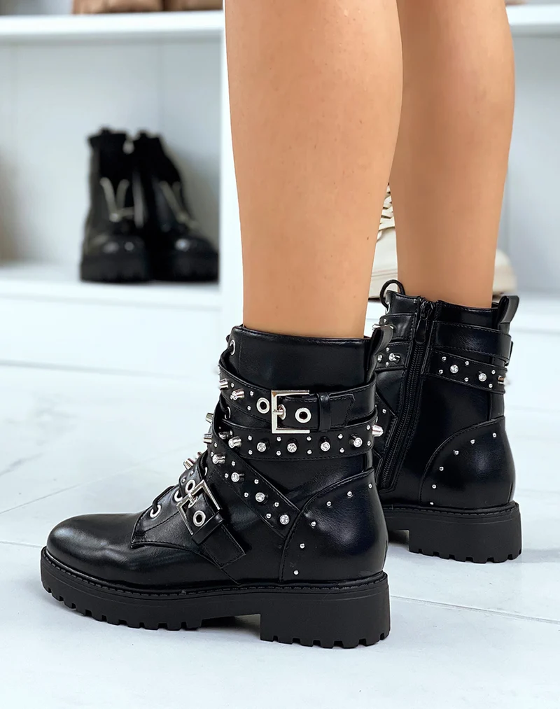 Bottines noires à lacets et multiples sangles décorées