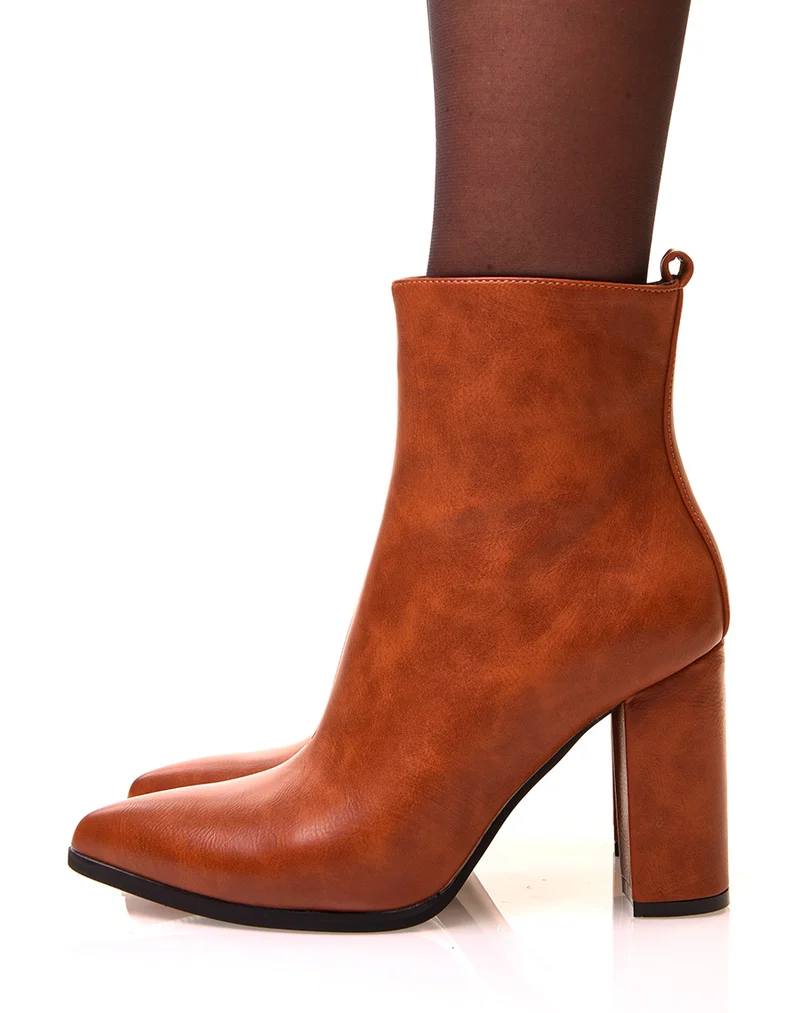 Bottines camel à talons carré et à bouts pointus