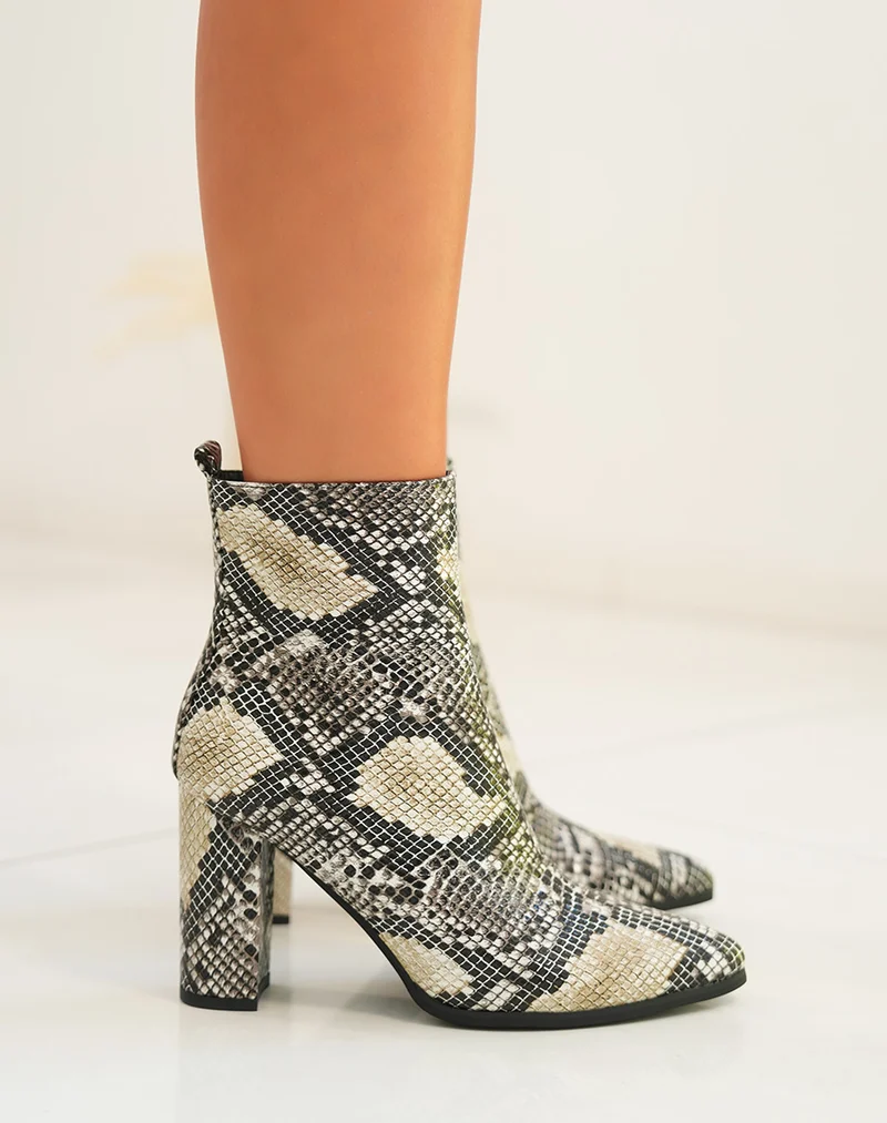 Bottines à bout pointu effet peau de serpent