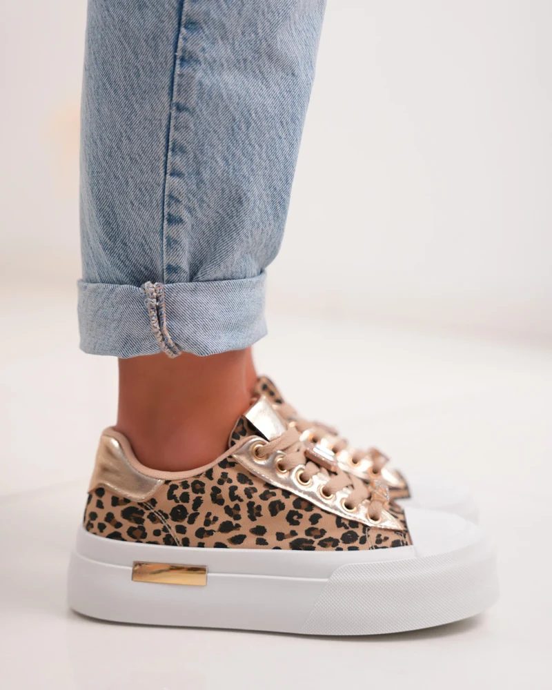 Basket femme léopard chic avec détails dorés et plateforme tendance