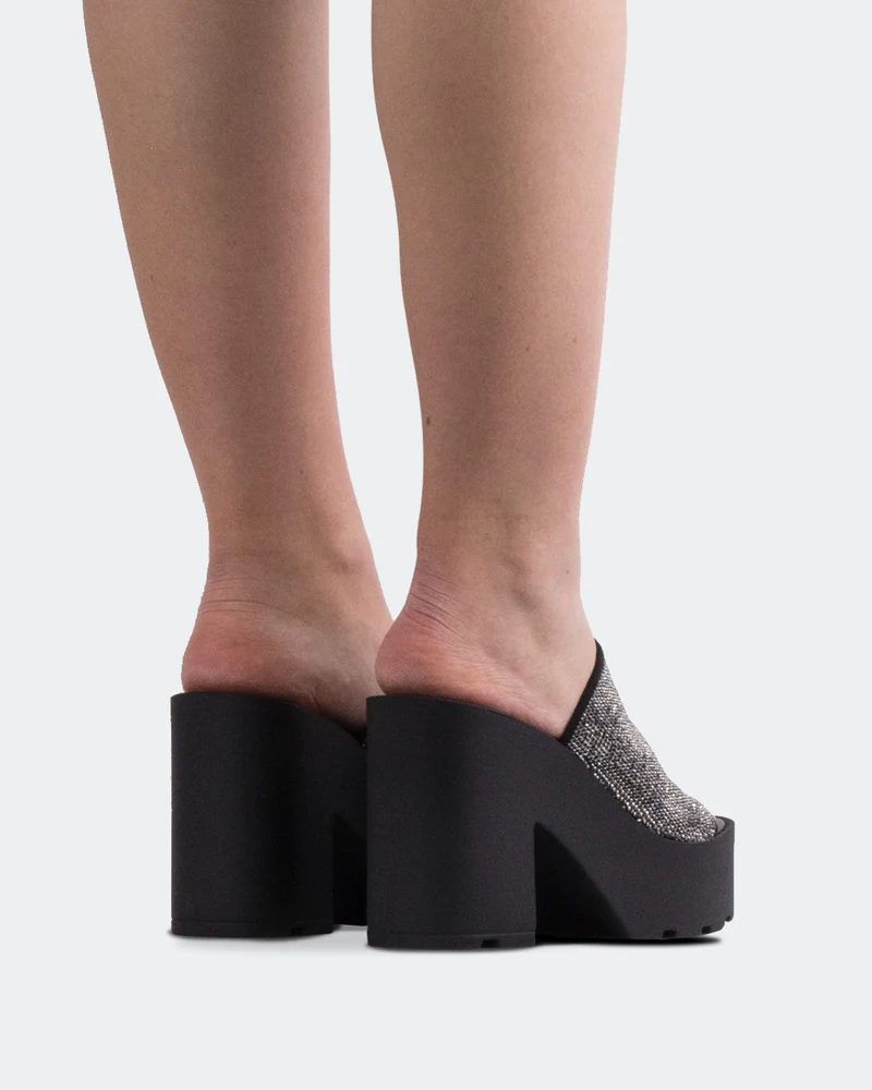 Hutton Black Strass