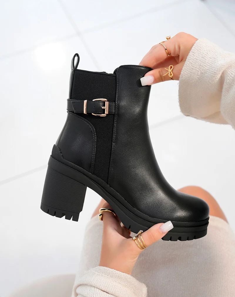 Bottines femme noires à talon avec lanière dorée et semelle crantée