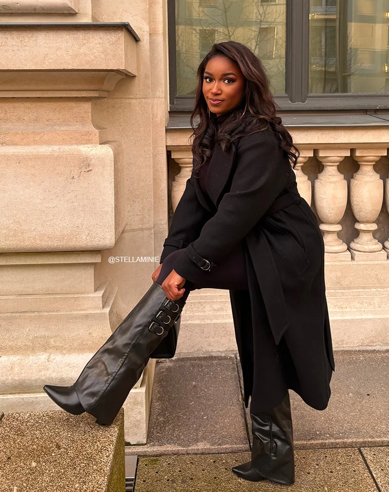 Bottes noires à talon carré et bout pointu