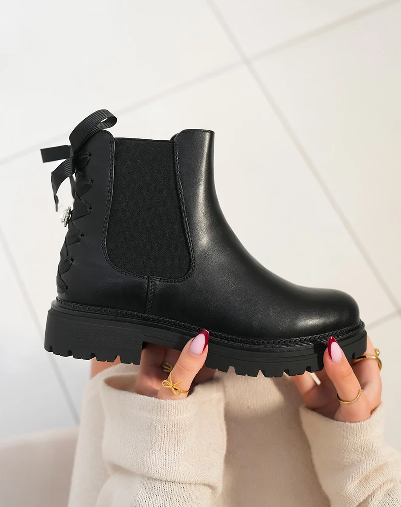 Bottines noires femme style chelsea tendance avec laçage décoratif