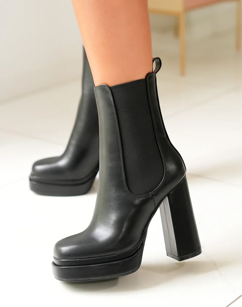 Bottines Noires Ultra-Tendance à Talon Haut et Élastique - Élégance Audacieuse