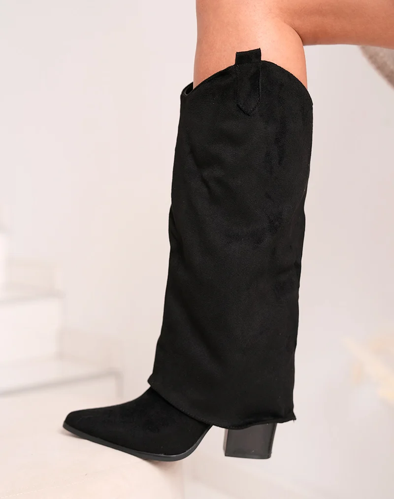 Bottes femme noires en suédine tendance à bout pointu avec talon haut épais et revers fourré