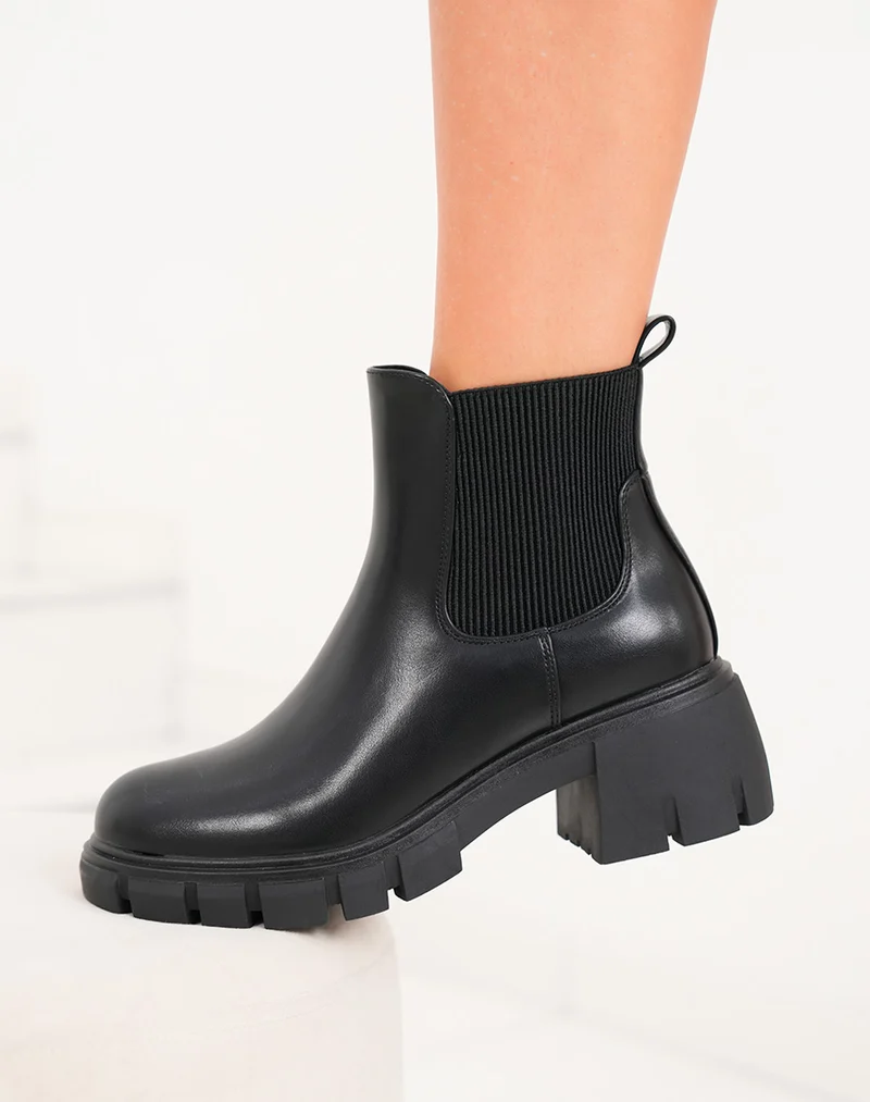 Bottines basses noires à semelle crantée