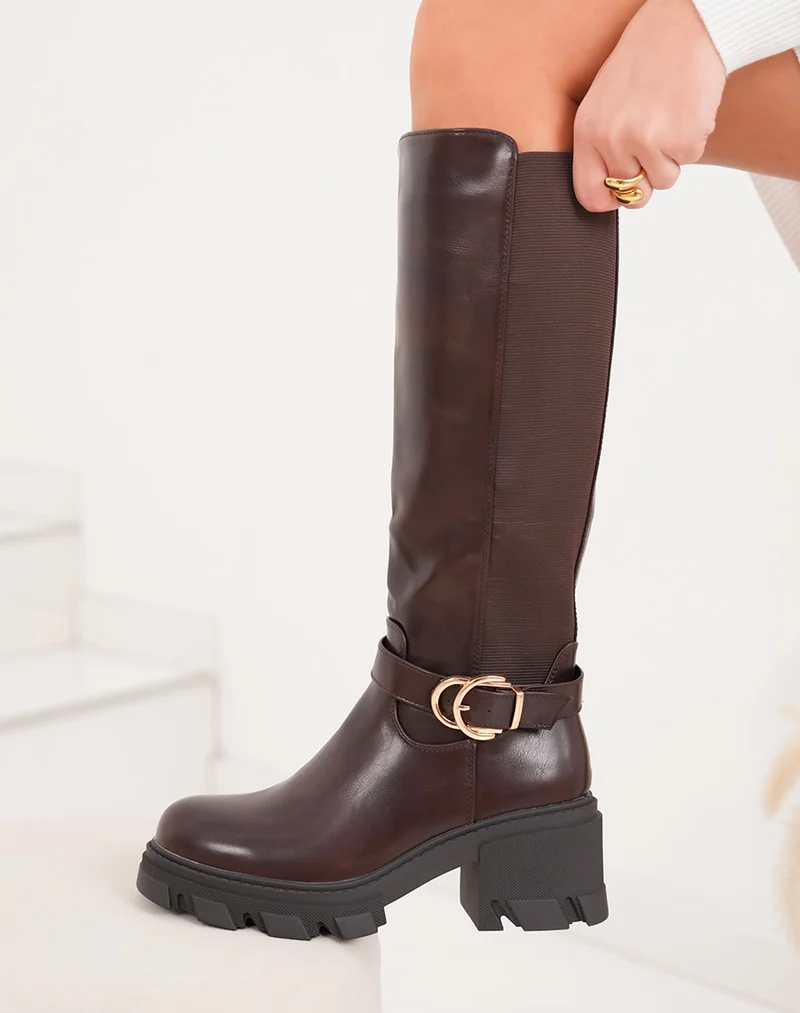 Bottes femme marron à semelle épaisse crantée et boucle dorée