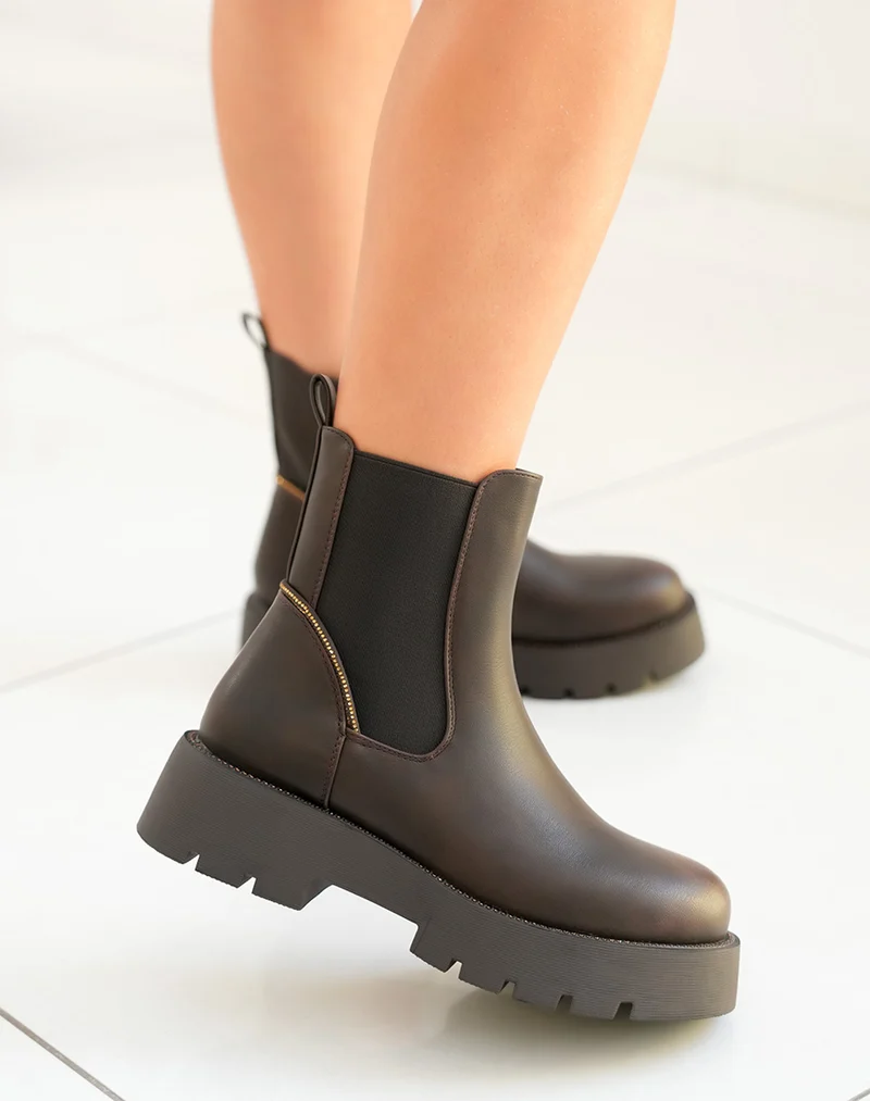 Bottines femme marron style Chelsea avec semelle crantée et strass dorés