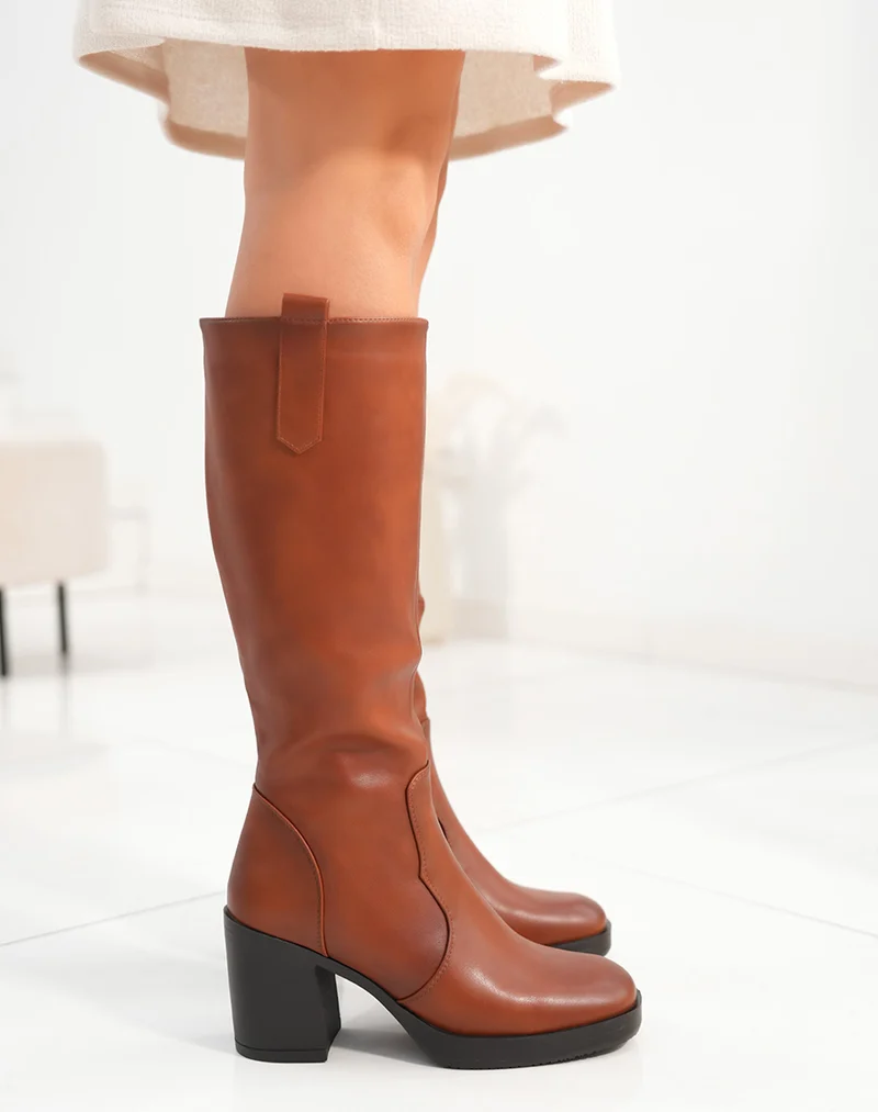 Bottes femme camel basiques avec talon épais et détails tissés
