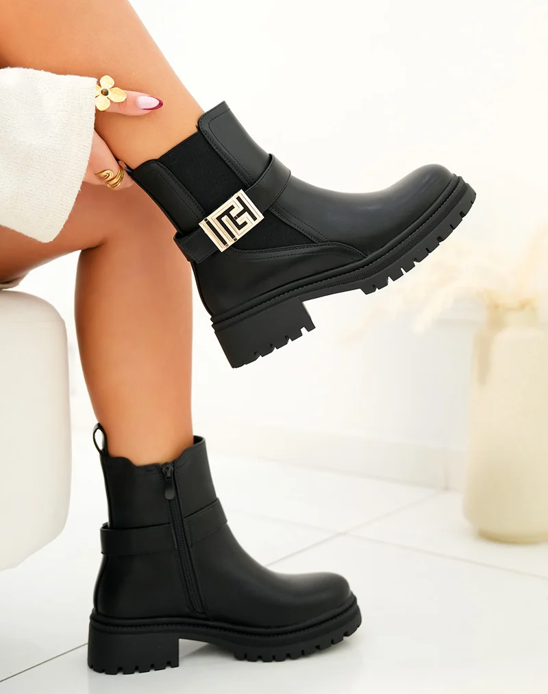 Bottines femme noires avec boucle dorée géométrique et semelle crantée
