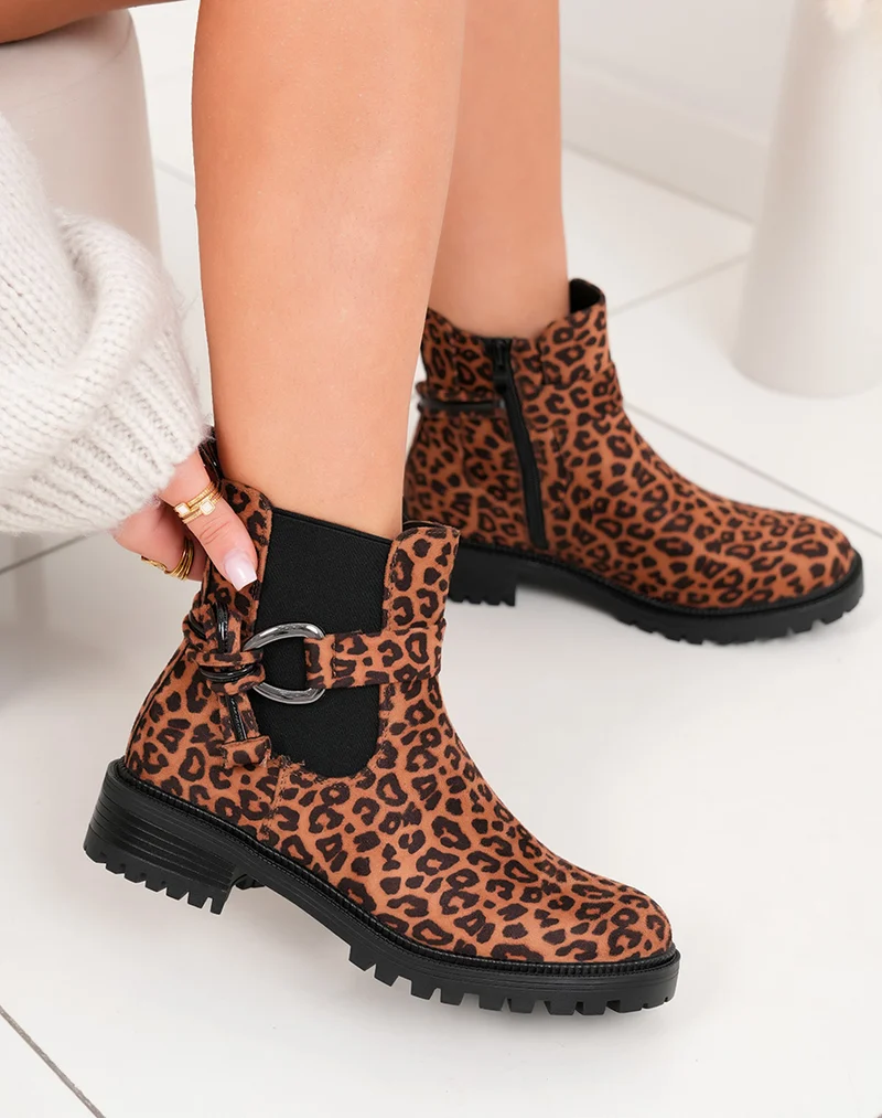 Bottines basses femme léopard bi-matière avec boucle et semelle crantée