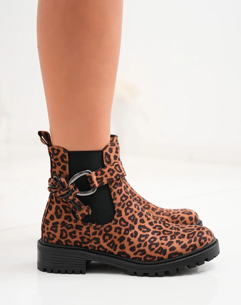 Bottines basses femme léopard bi-matière avec boucle et semelle crantée