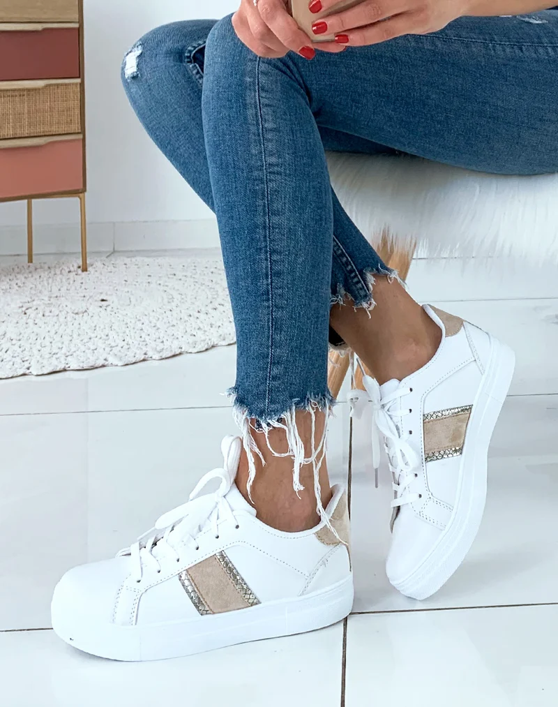 Baskets blanches à empiècements en suédine beiges et dorés python